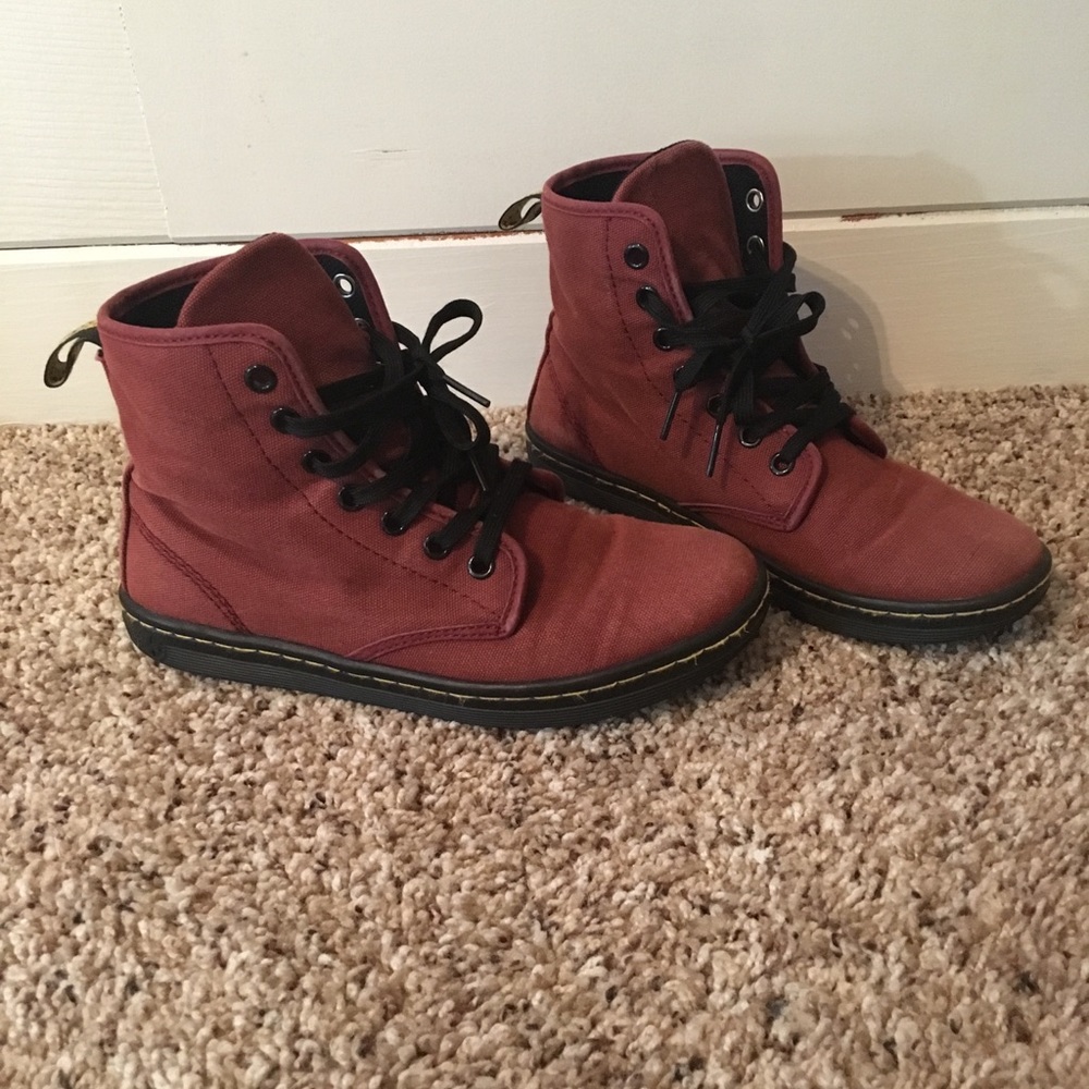 Women’s sz 6 Dr. Martens airwair shoes cherry red
